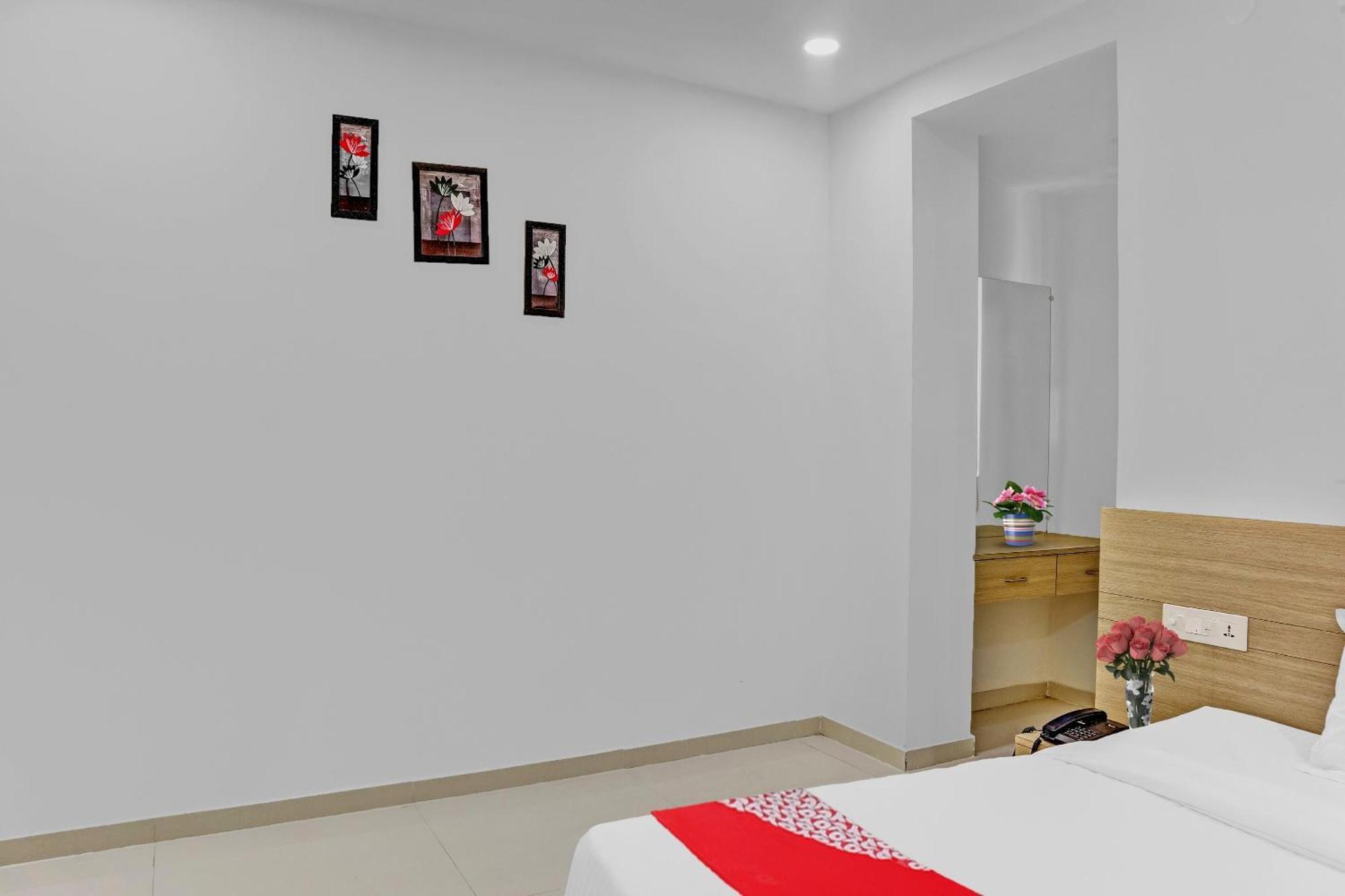 Oyo Flagship Hotel Bluemoon 와랑갈 외부 사진